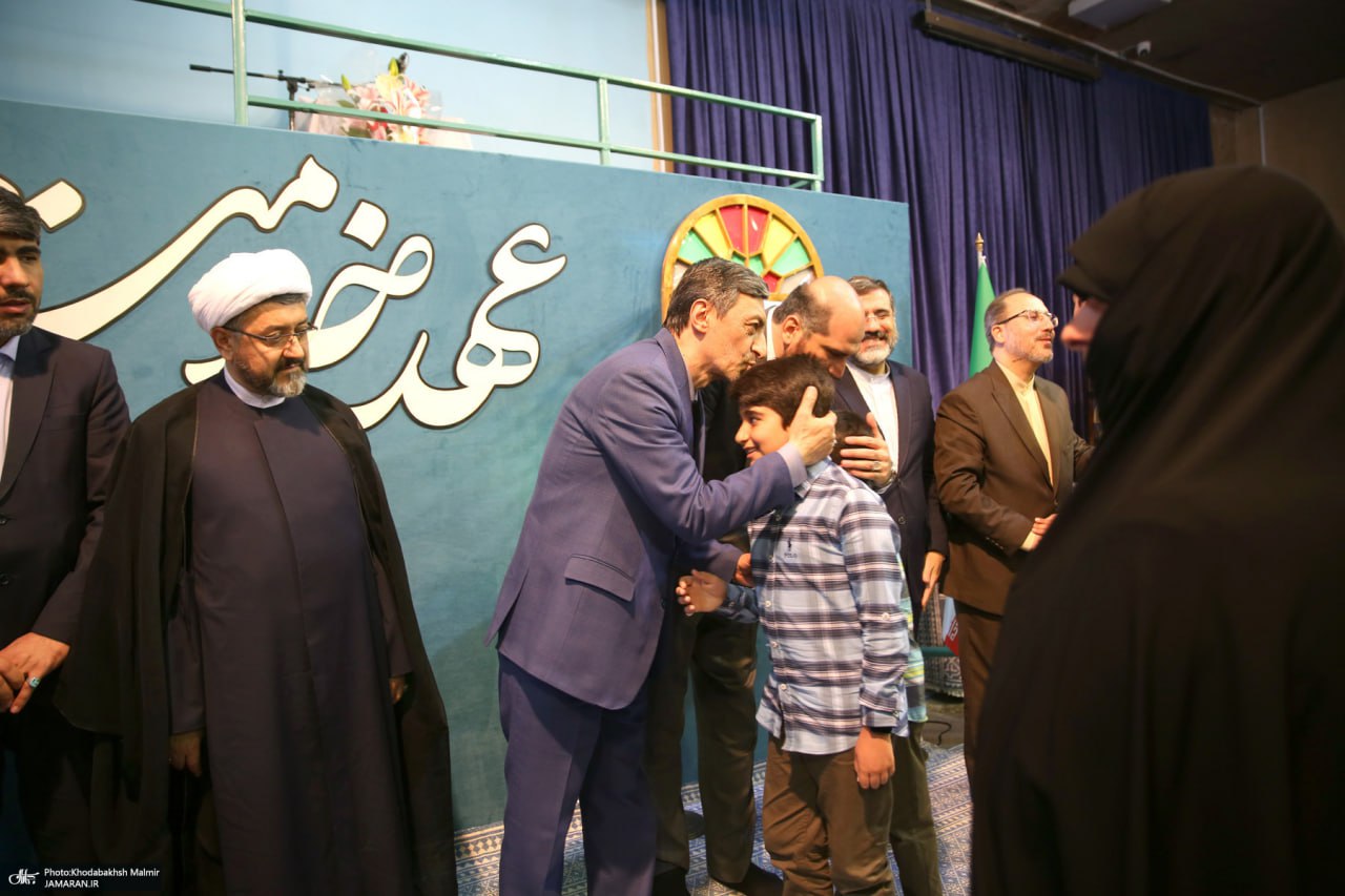 عکس/ همایش "عهد خدمت" در حسینیه جماران