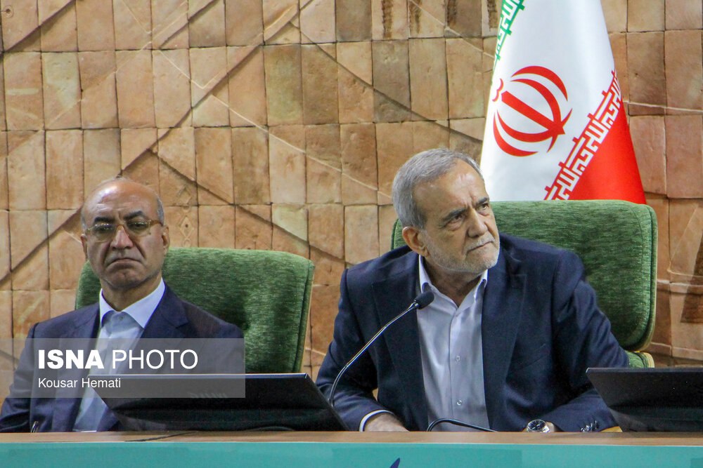 نشست رئیس جمهور با نخبگان، فرهیختگان و فعالان فرهنگی کرمانشاه
