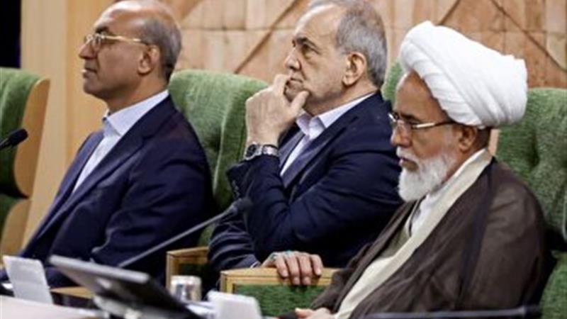 رئیسجمهور: با کمک مردم مشکلات را حل خواهیم کرد