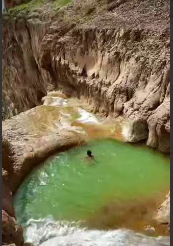 آبشار زیبای اِراز در استان لرستان