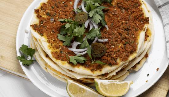 طرز تهیه لاهماجون؛ پیتزایی به روش ترک‌ها