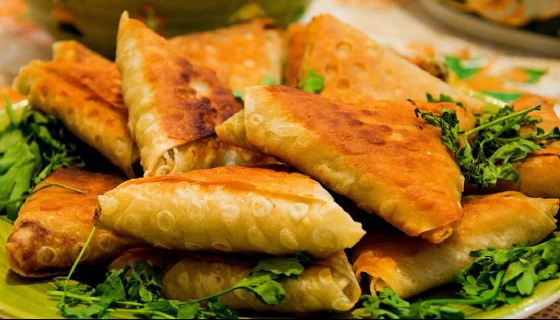 سمبوسه گوشت یک شام خانگی خوشمزه و فوری