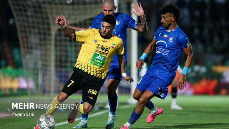 نبرد حساس در نقش جهان؛ استقلال و سپاهان در نیمه اول به تساوی رسیدند!