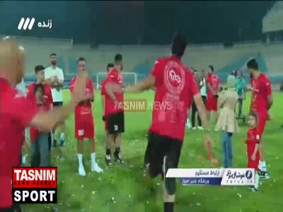 عارف آقاسی بی‌خیال مصاحبه شد و همراه حسین پورحمیدی، گلر تراکتور حرکات موزون انجام داد