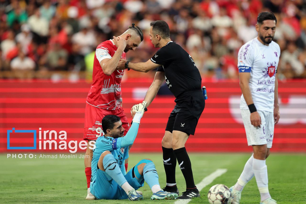 لیگ برتر فوتبال؛ بازی پرسپولیس و هوادار