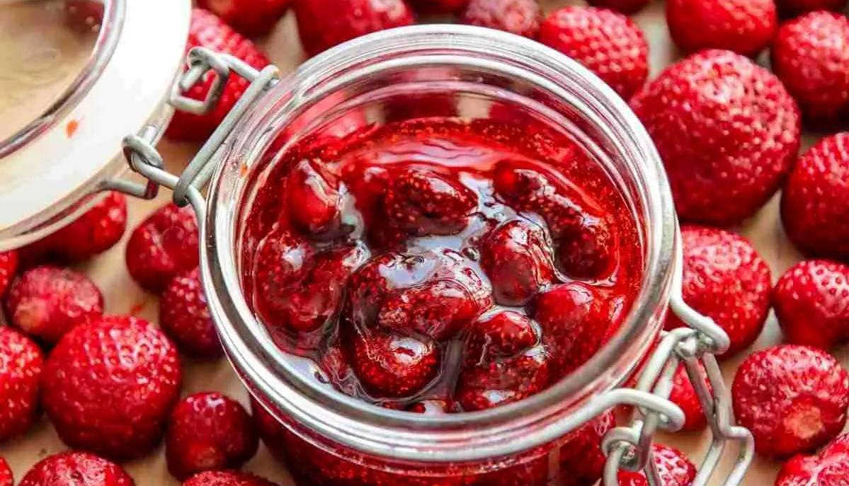 مربای توت‌فرنگی را با این روش ویژه درست کنید!