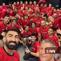 عکس/ عکس یادگاری تیم تراکتور با جام قهرمانی در رختکن