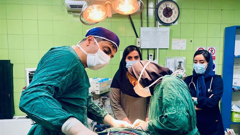 انجام یکی از پیچیدهترین جراحیهای ستون فقرات بر روی گردن در پارسآباد