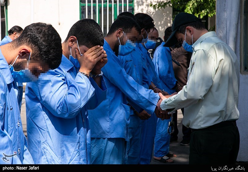 زمین‌گیر شدن اراذل و اوباش با گلوله پلیس