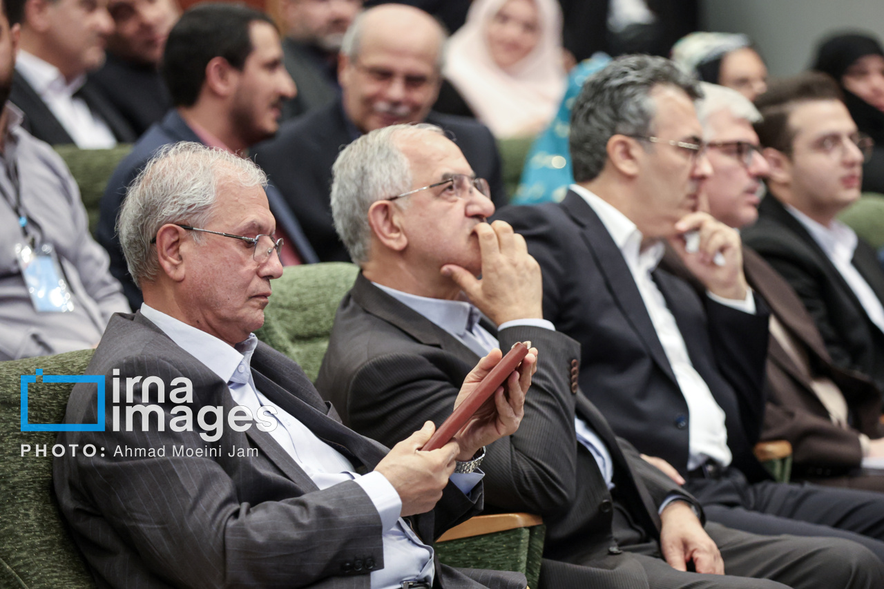 عکس/ همایش روز جهانی ارتباطات باحضور رئیس جمهور