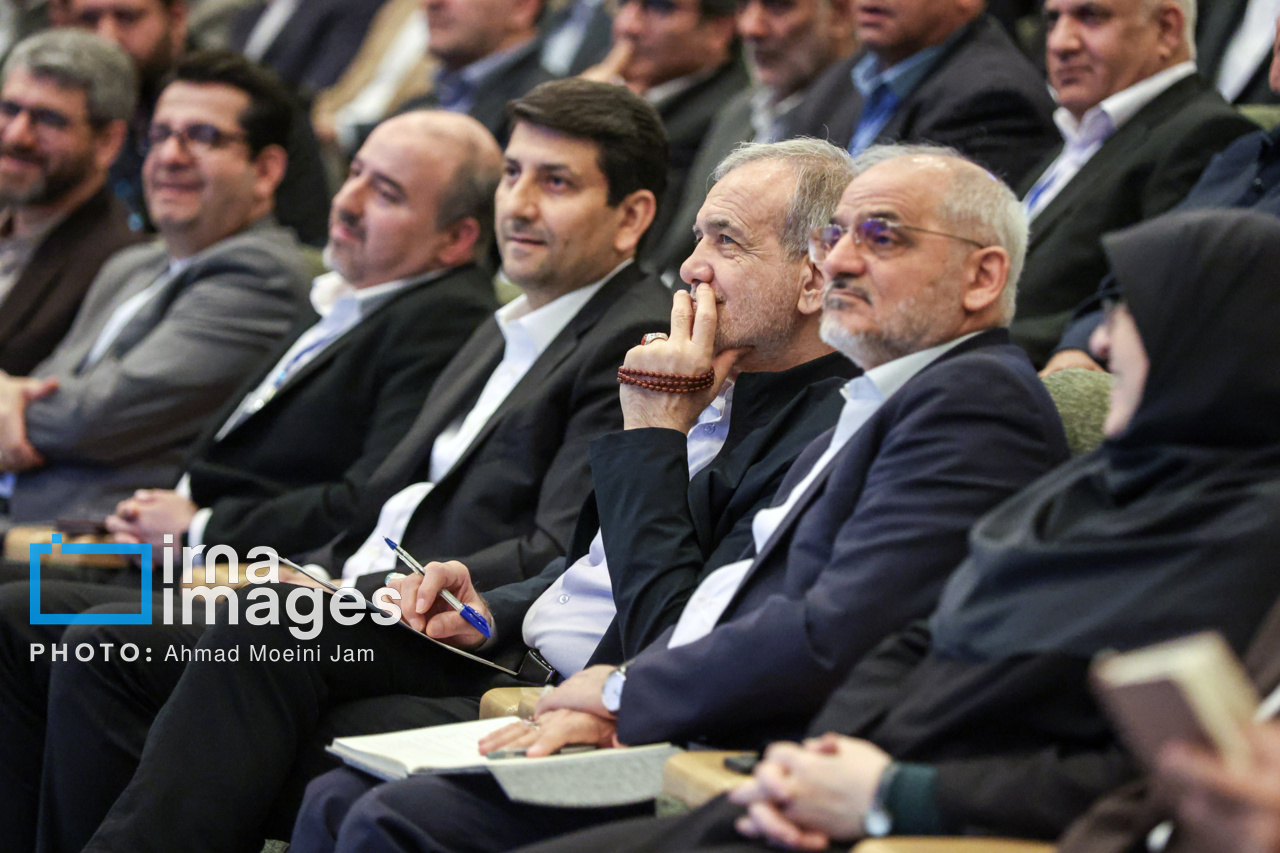 عکس/ همایش روز جهانی ارتباطات باحضور رئیس جمهور