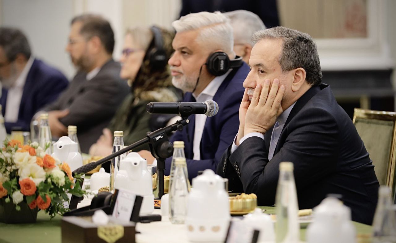 عکس/ دیدار اعضای نهاد بین‌المللی پوگواش با وزیر امورخارجه و رییس سازمان انرژی اتمی ایران  