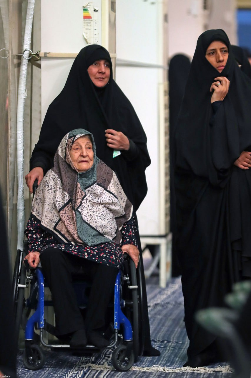 عکس/ تصاویری از حاشیه‌‌های دیدار فرهنگیان با رهبر انقلاب
