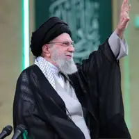 عکس/ رهبر انقلاب هنگام ورود به حسینیه امام خمینی(ره) برای دیدار با معلمان 