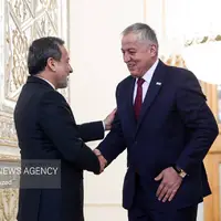 عکس/ دیدار عراقچی با دبیر شورای عالی امنیت ملی ارمنستان و وزیر امور خارجه تاجیکستان