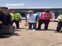 عکس یادگاری کارکنان فرودگاه شیراز با مهران غفوریان و امین حیایی