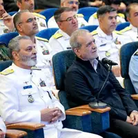 ارتباط برخط پزشکیان با فرماندهان ناوشکن دنا و زیردریایی فاتح در حین انجام مأموریت