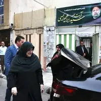 دیدار سخنگوی دولت با مادر شهید رئیسی