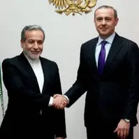 دبیر شورای عالی امنیت ملی ارمنستان با عراقچی دیدار کرد