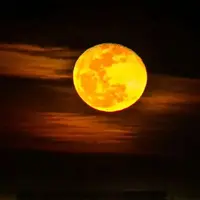 غروب ماه کامل بر فراز پل خواجو و زاینده رود