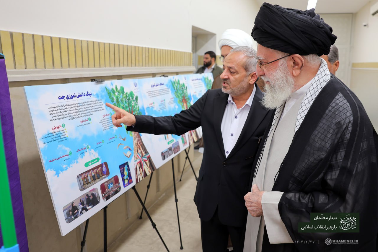 عکس/ بازدید رهبر انقلاب از نمایشگاه «همه با هم برای ایران برای مدرسه»