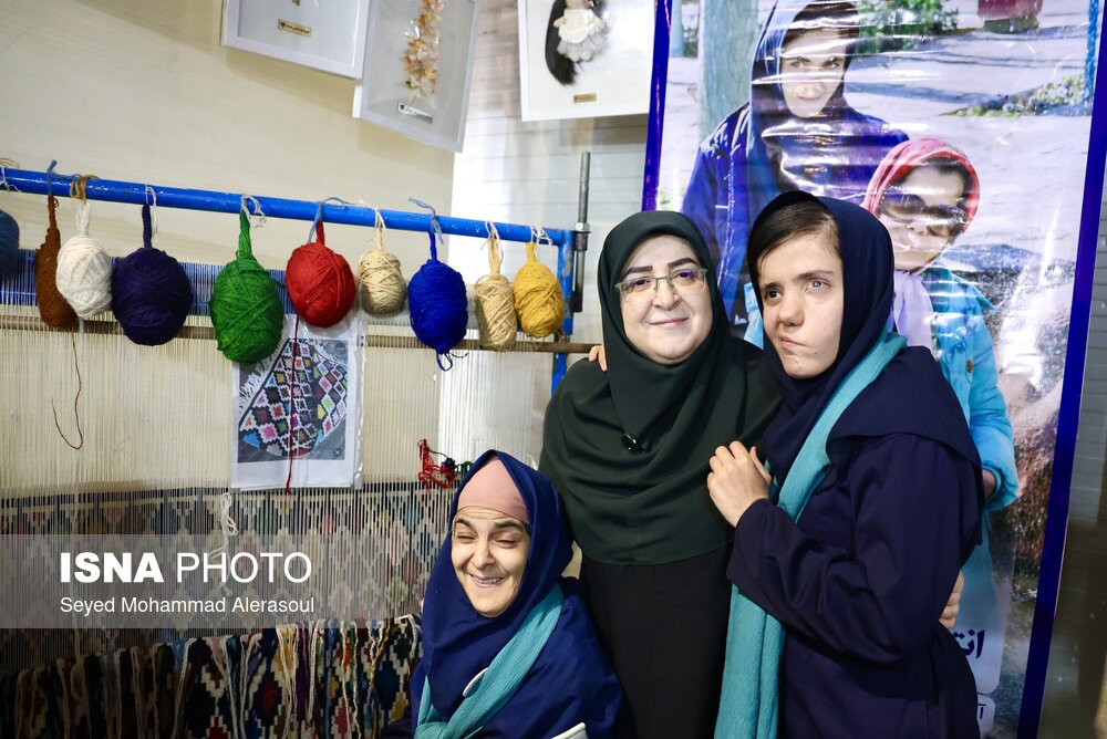 بازدید سخنگوی دولت از نمایشگاه گردشگری و صنایع دستی 