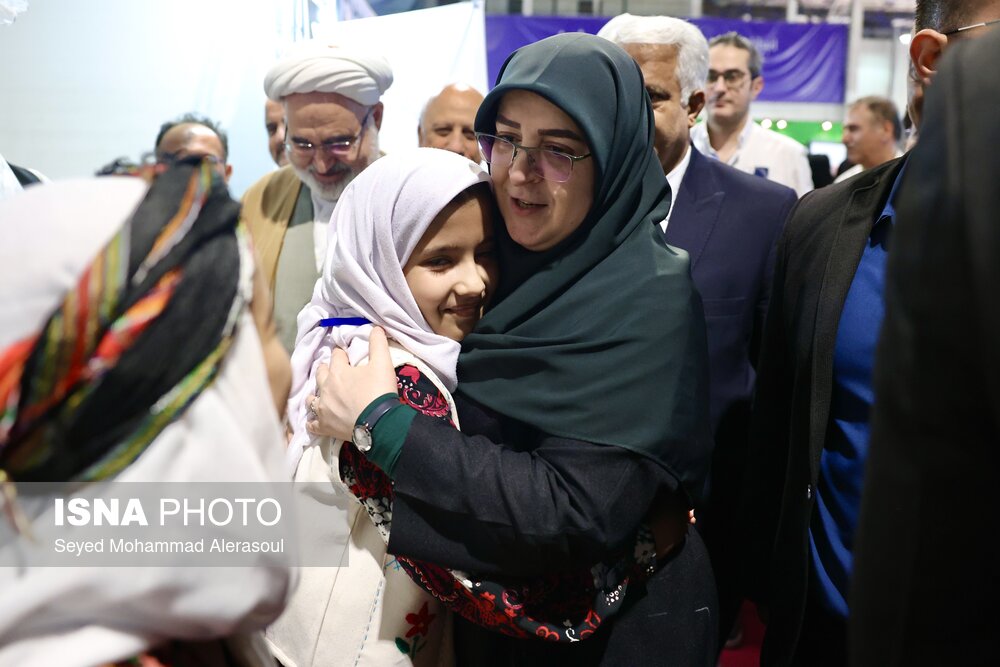 بازدید سخنگوی دولت از نمایشگاه گردشگری و صنایع دستی 