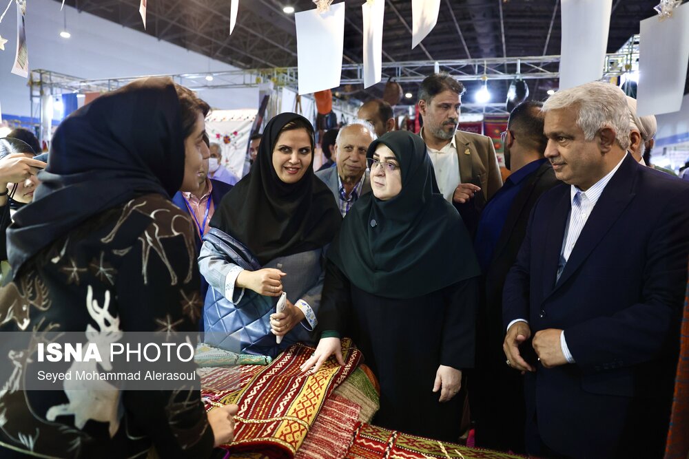 بازدید سخنگوی دولت از نمایشگاه گردشگری و صنایع دستی 