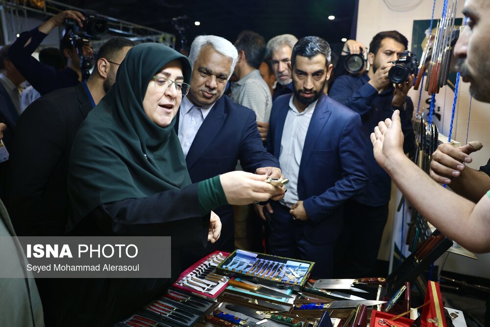 بازدید سخنگوی دولت از نمایشگاه گردشگری و صنایع دستی 