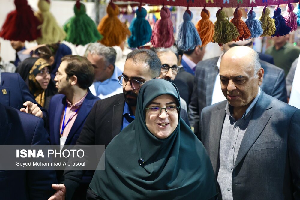بازدید سخنگوی دولت از نمایشگاه گردشگری و صنایع دستی 