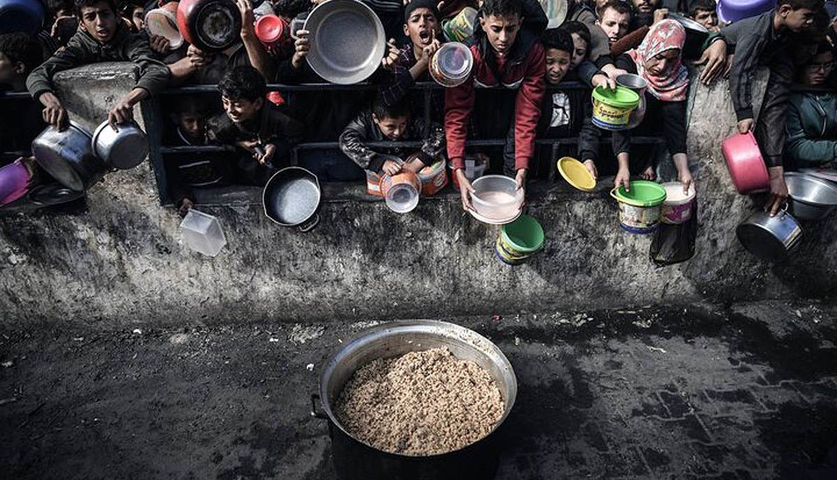ساکنان نوار غزه اگر در بمباران شهید نشوند، از گرسنگی جان میدهند