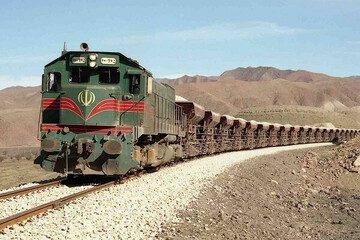 قطار‌های شیراز - تهران در اصفهان توقف می‌کنند