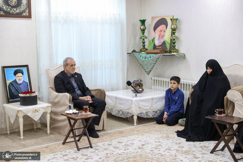 عکس/ دیدار پزشکیان با خانواده شهدای خدمت