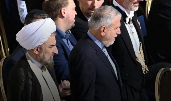 وزیر گردشگری پیام رئیسجمهور را به پاپ تسلیم کرد