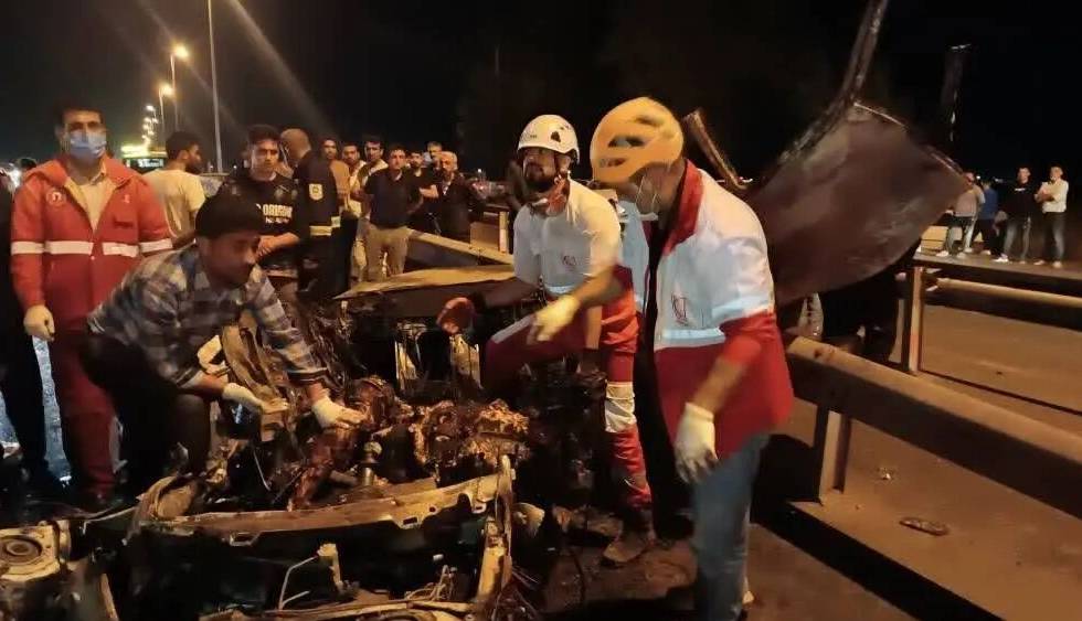 برخورد وانت با خودروی نیروی انتظامی؛ 3 نفر از کارکنان پلیس مصدوم شدند