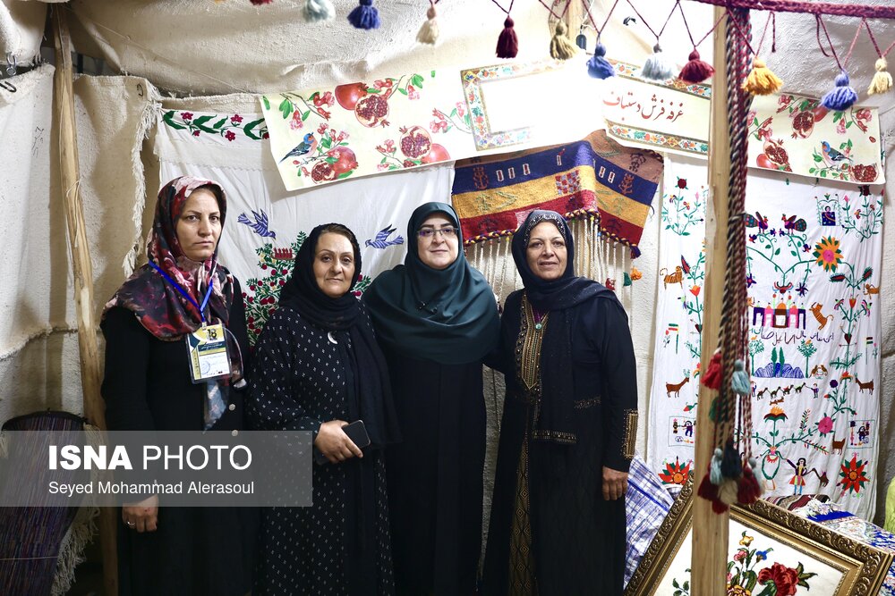 بازدید سخنگوی دولت از نمایشگاه گردشگری و صنایع دستی 