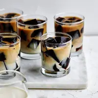 با شیر ژله ی قهوه ای انگار تو خود کافی شاپی