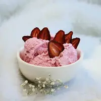 بستنی توت فرنگی؛ امتحانش کن تا عاشقش بشی