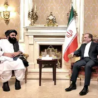 عکس/ دیدار و گفتگوی سرپرست وزارت خارجه افغانستان با عراقچی 