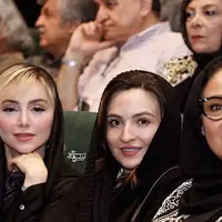 نازنین بیاتی و جمعی از هنرمندان در مراسم هجدهمین شب بازیگر 