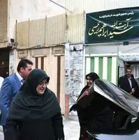 حضور سخنگوی دولت در منزل مادر شهید رئیسی   