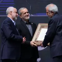 تجلیل رئیس‌جمهور از خانواده‌های شهدای خدمت
