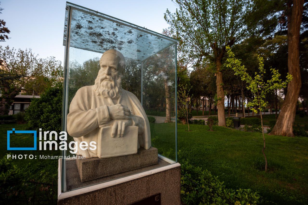 عکس/ ۲۸ اردیبهشت؛ «روز خیام»