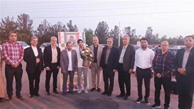 استقبال از مدال آور المپیادقمی فیزیک آسیا