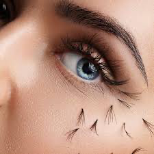 راهنمای گذاشتن مژه‌های نچرال در خانه