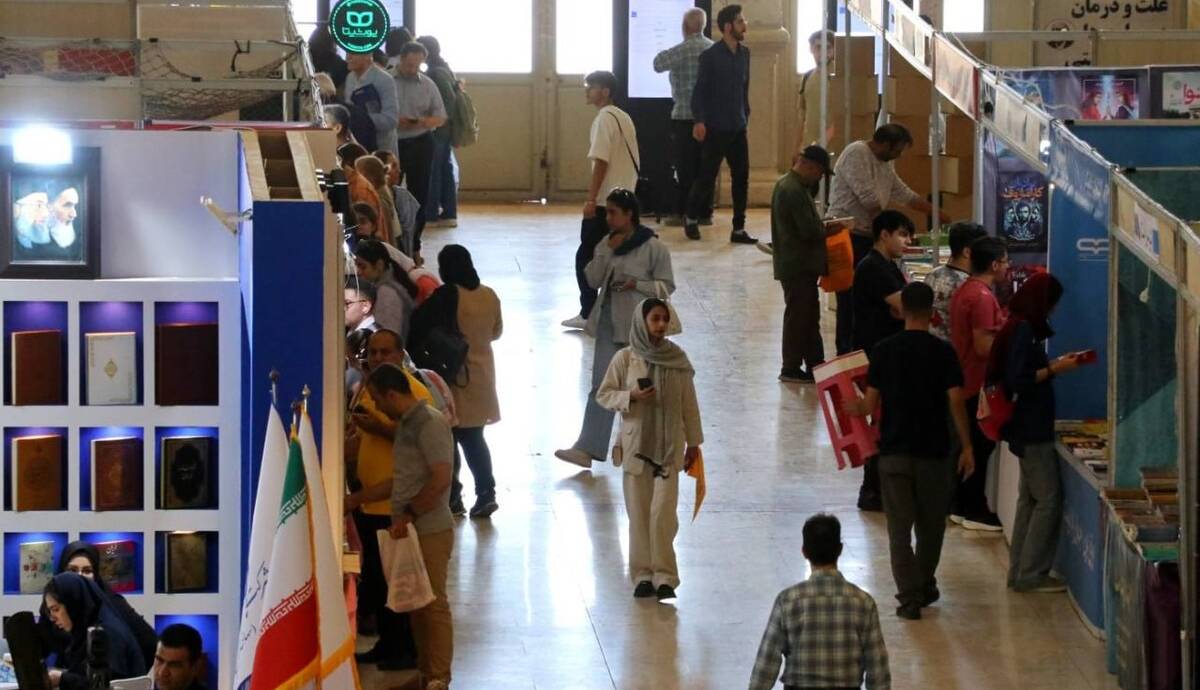 فرهیختگان: تقریباً یک‌چهارم از حاضران در نمایشگاه کتاب هیچ کتابی نخریدند!