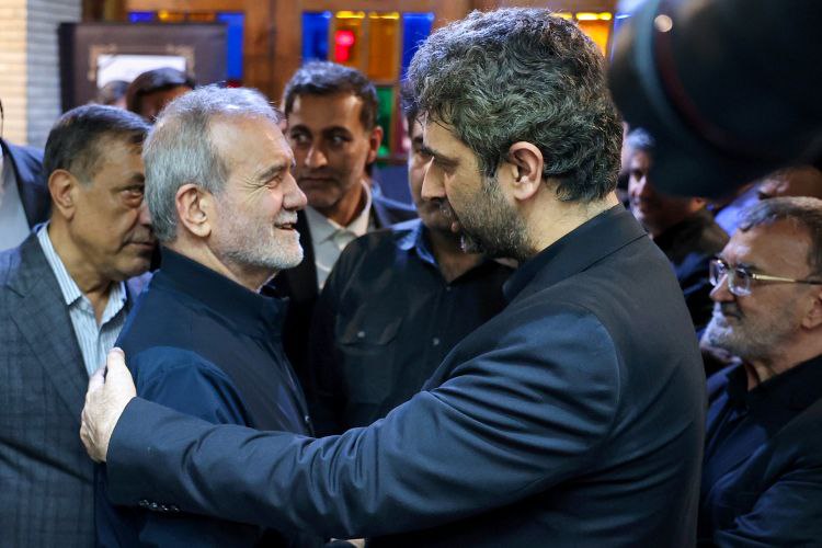 عکس/ مراسم ترحیم مادر معاون ارتباطات و اطلاع رسانی دفتر رئیس جمهور