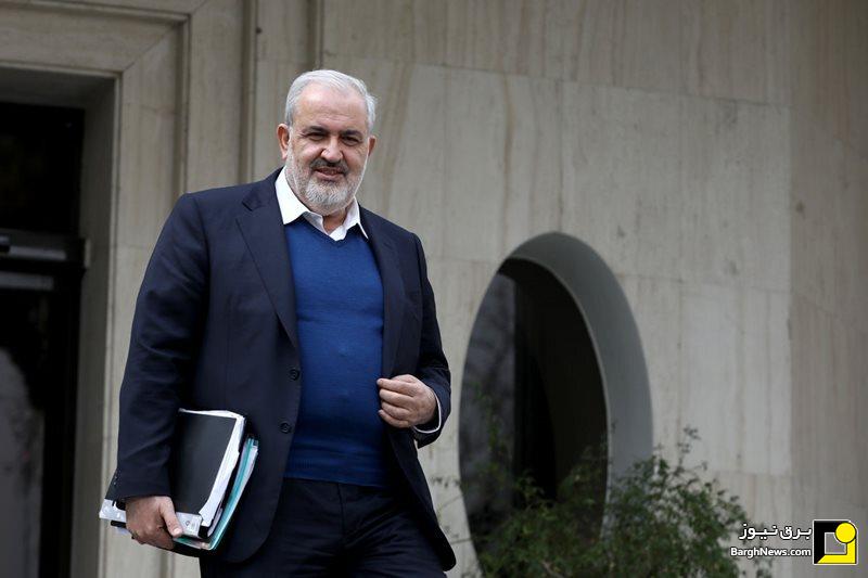 مقام اتاق بازرگانی: آقای علی‌آبادی! به جای قطع برق صنایع، برق برج وزارت نیرو را قطع کن