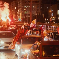 جشن قهرمانی هواداران گالاتاسرای در خیابان های استانبول