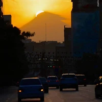 طلوع خورشید برفراز دماوند، از چشم انداز خیابان فاطمی